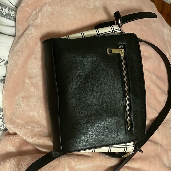 Lily and ivy cross body bag. - Picture 3 of 3